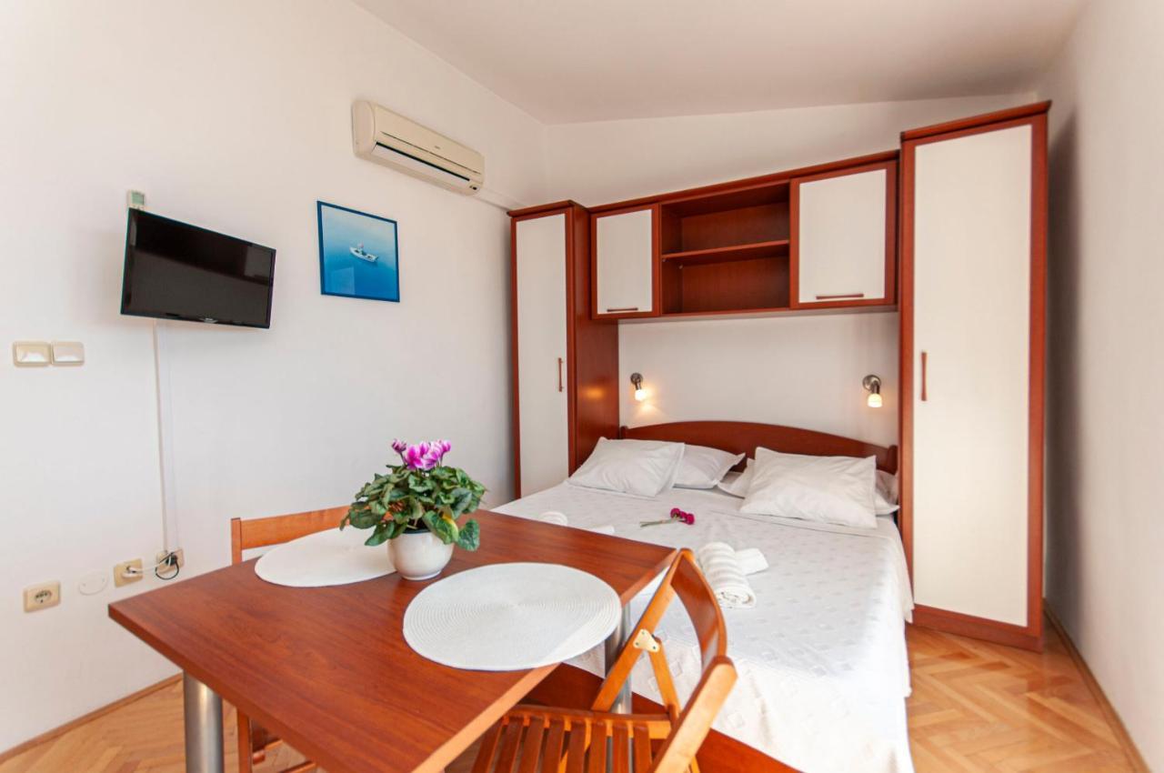 Apartments And Rooms Nikola Omiš Eksteriør bilde