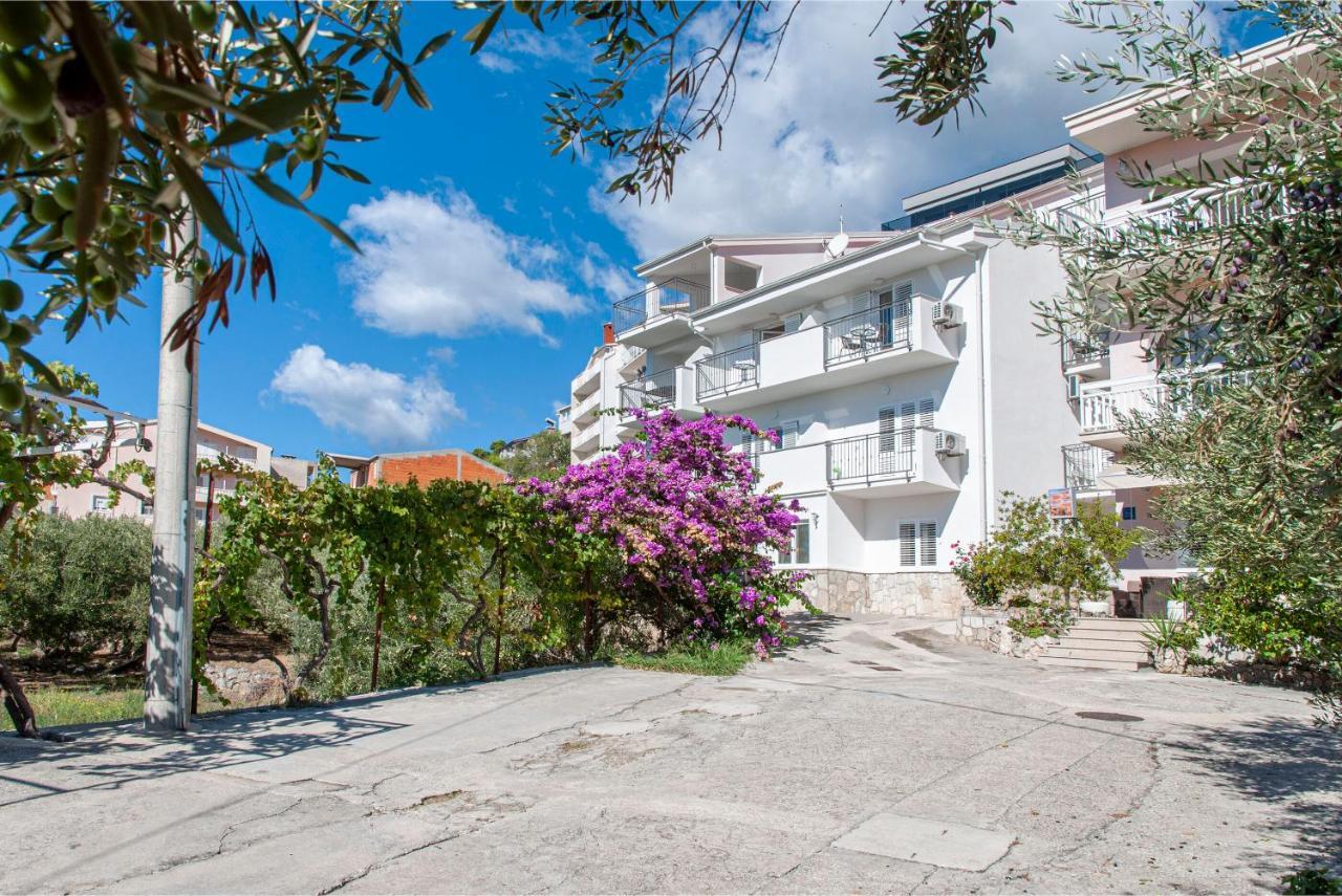 Apartments And Rooms Nikola Omiš Eksteriør bilde