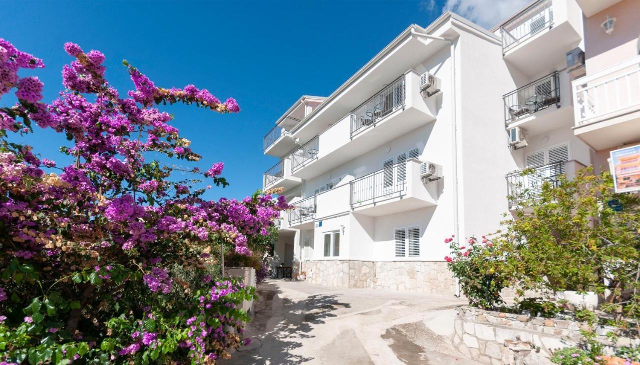 Apartments And Rooms Nikola Omiš Eksteriør bilde