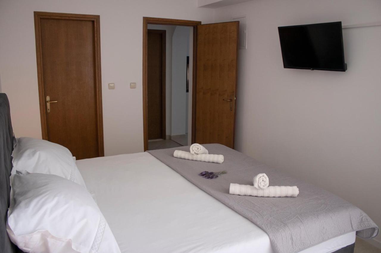 Apartments And Rooms Nikola Omiš Eksteriør bilde