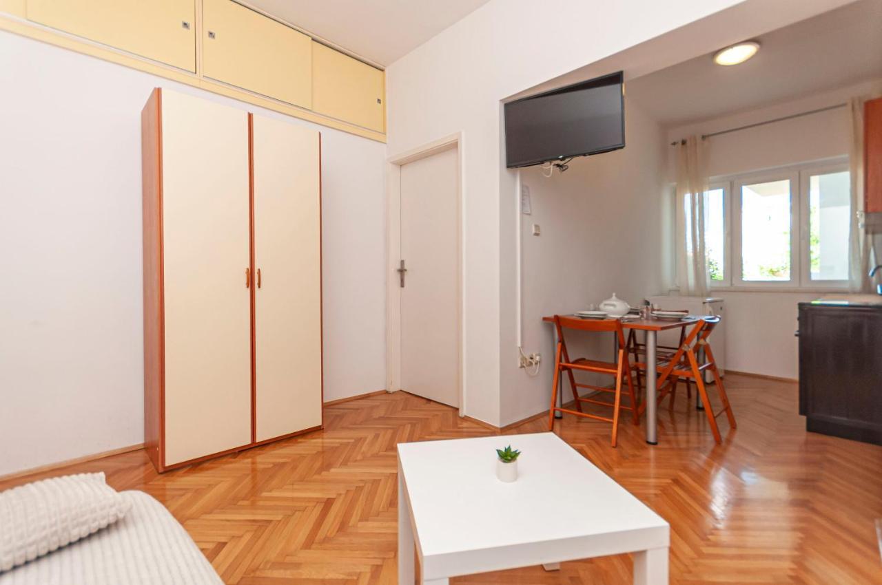 Apartments And Rooms Nikola Omiš Eksteriør bilde