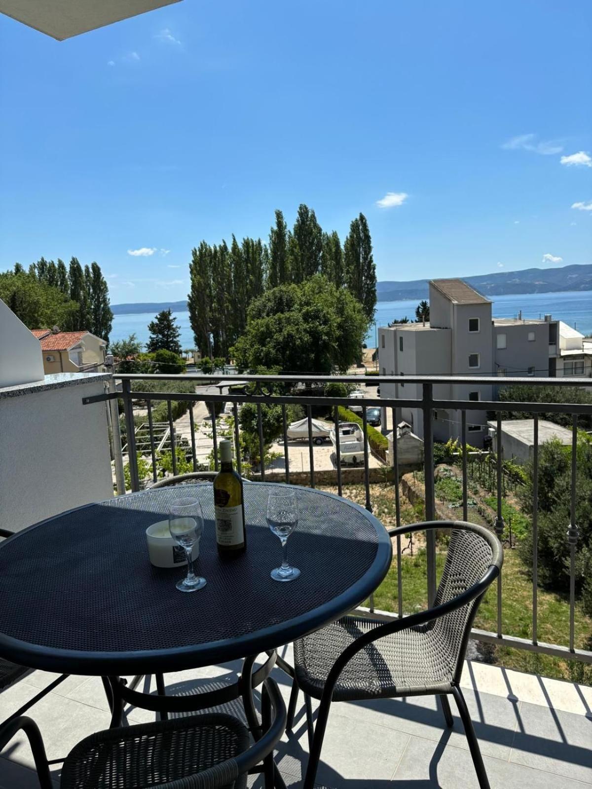 Apartments And Rooms Nikola Omiš Eksteriør bilde